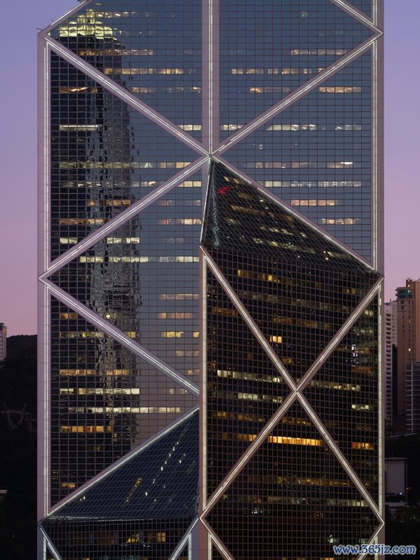 中银大厦（1982–1989）外墙一景，香港，2021年。摄影：何兆南。M+委约拍摄，2021年。©何兆南