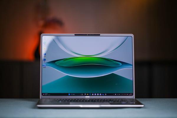 配查信 荣耀MagicBook Pro 14轻体验：深度整合AI的生产力范式转换